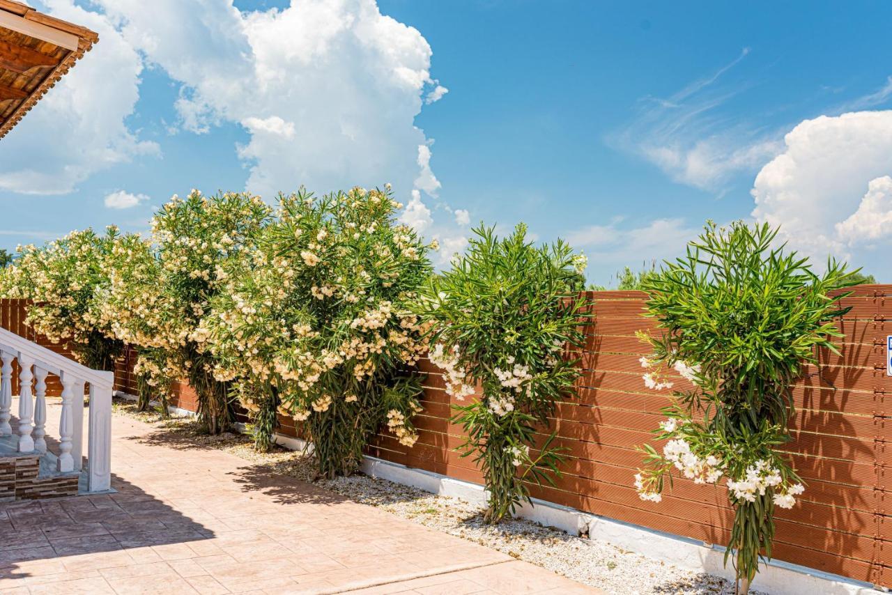 לגאנאס Blossom Villa מראה חיצוני תמונה